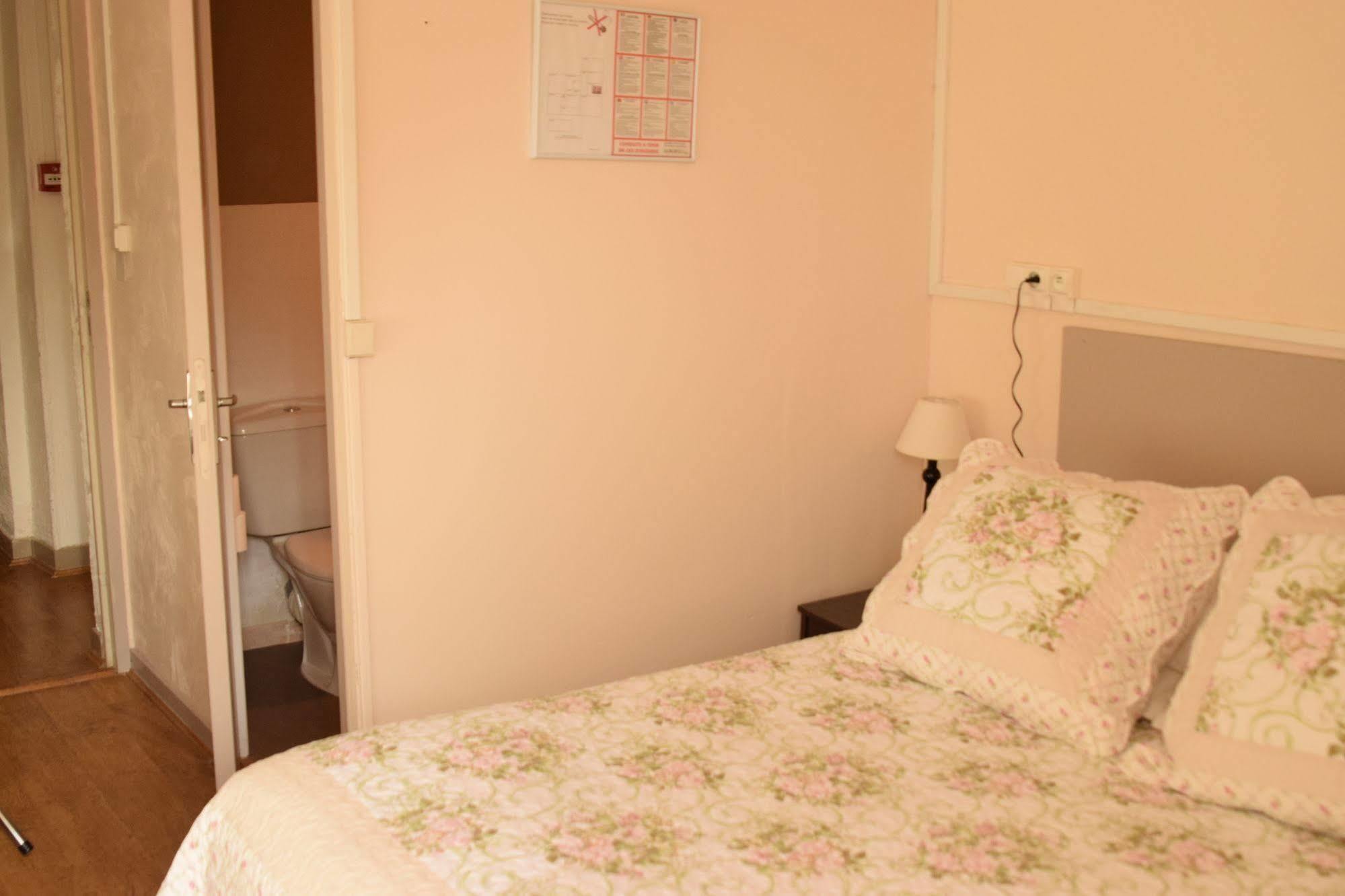 Auberge Le Rabelais Malay-le-Petit Eksteriør billede