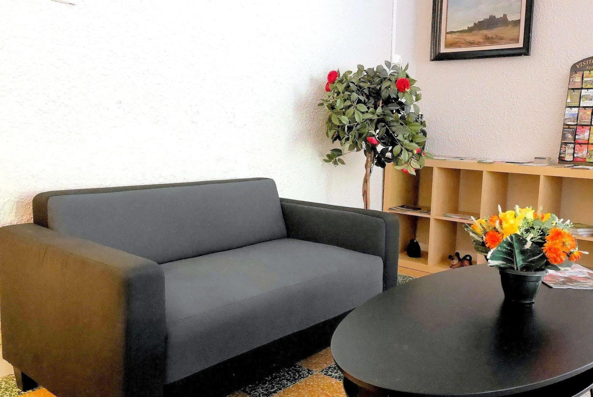 Auberge Le Rabelais Malay-le-Petit Eksteriør billede